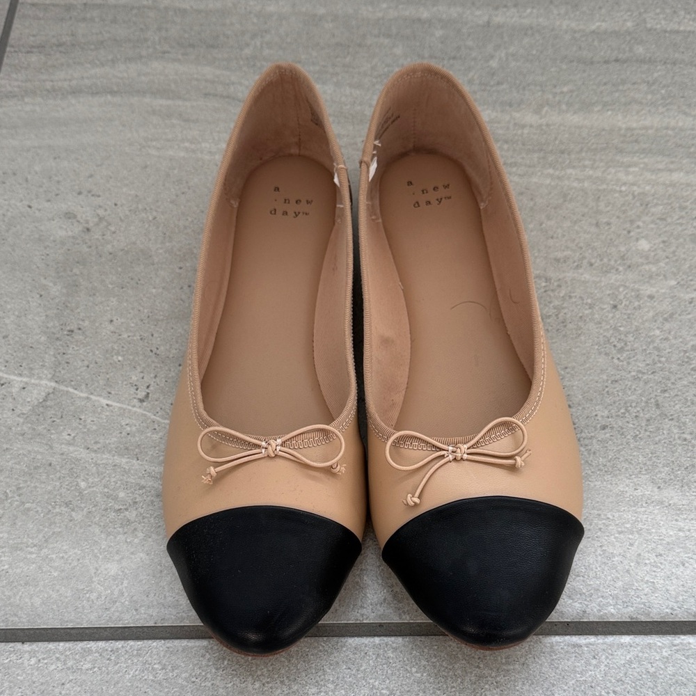 A New Day Black and Tan Cap Toe Flats